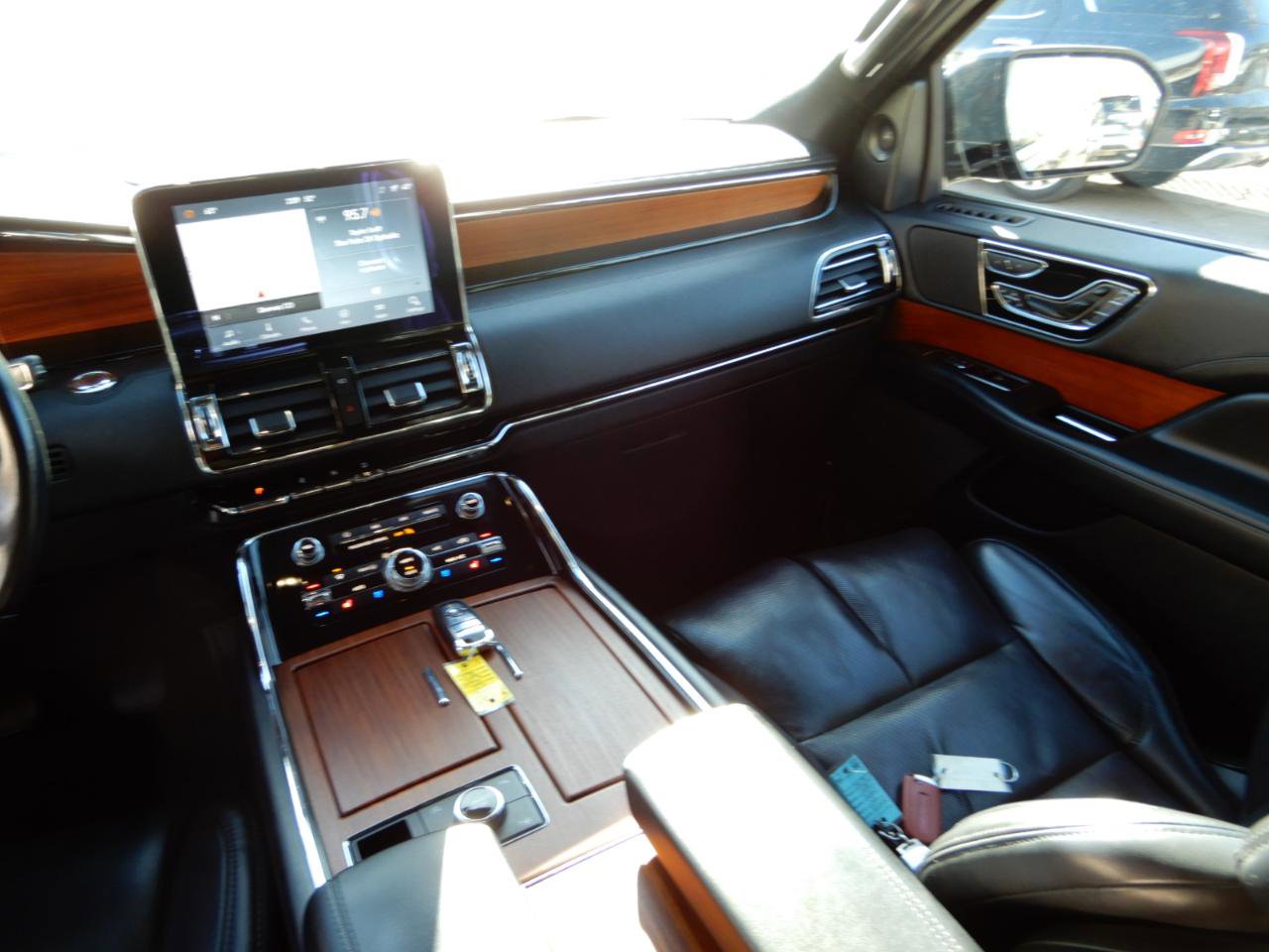 Used 2020 Lincoln Navigator Reserve image 23