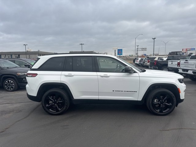 Used 2023 Jeep Grand Cherokee Limited w/ Black Appearance Package video 2