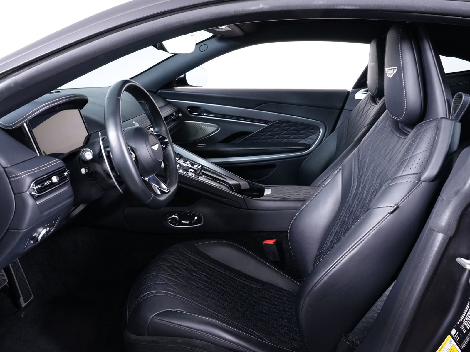 Used 2024 Aston Martin DB12 Base image 4