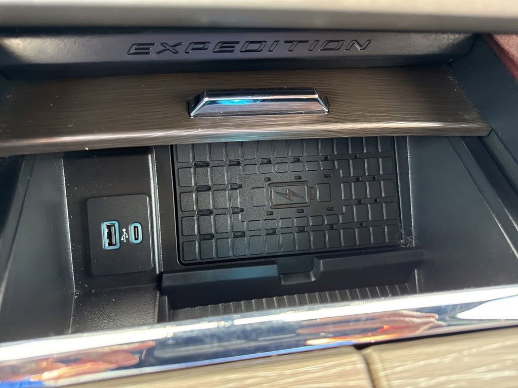 Used 2023 Ford Expedition Limited AWD/4WD image 16