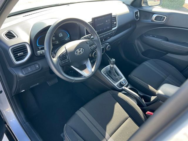Certified 2025 Hyundai Venue SEL image 13