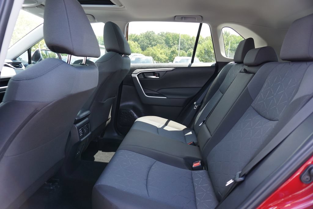Used 2025 Toyota RAV4 XLE w/ Convenience Package FWD image 23