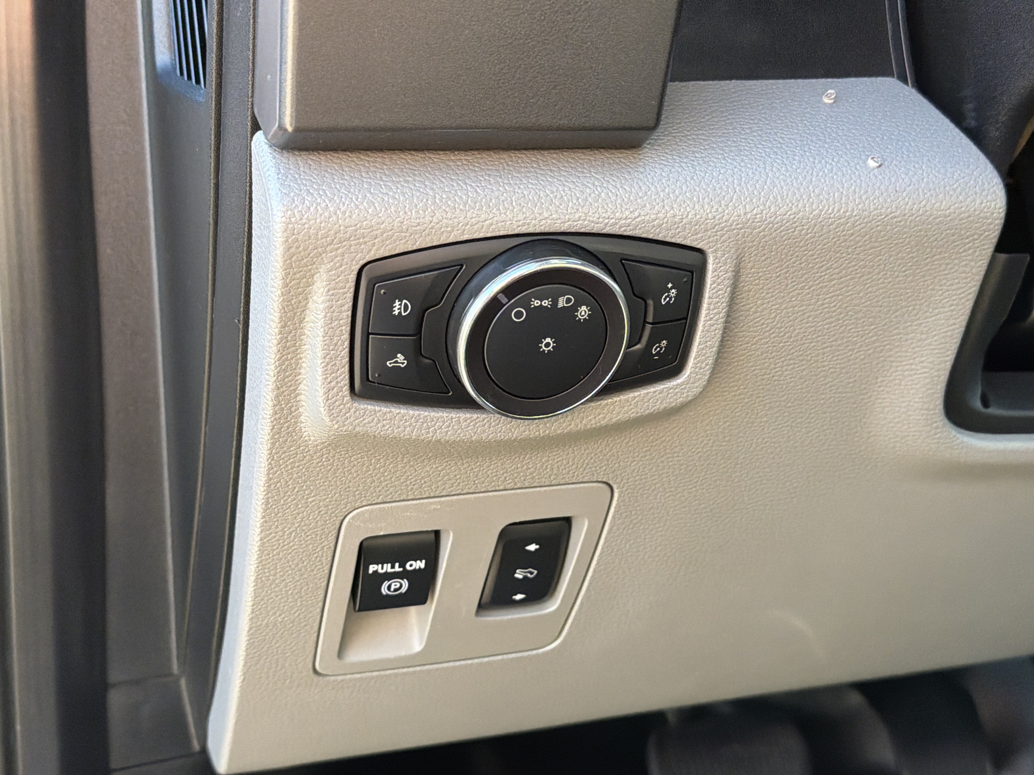 Used 2018 Ford F150 XLT w/ Equipment Group 301A Mid AWD/4WD image 15