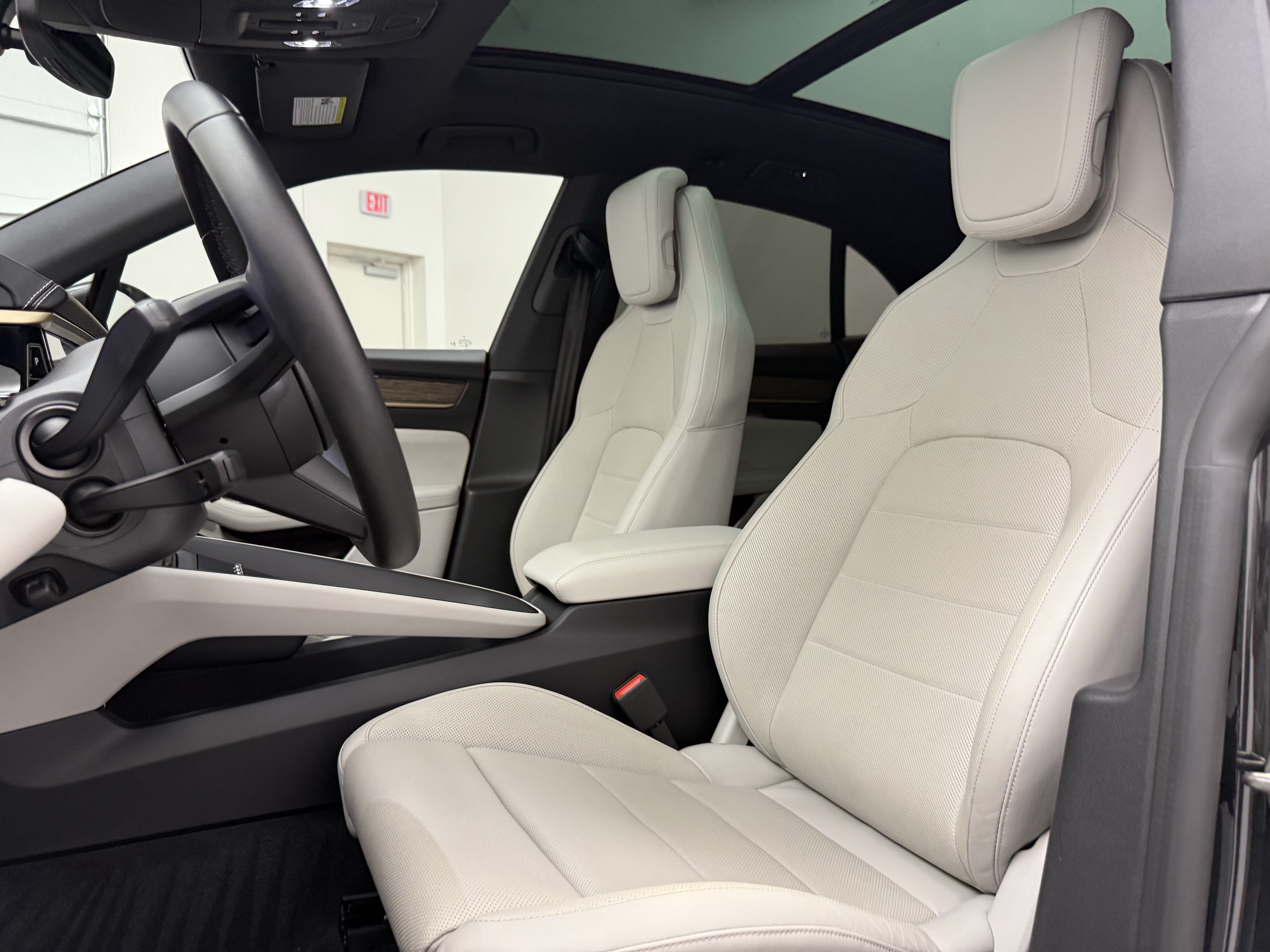 Used 2024 Porsche Macan 4 Electric AWD/4WD image 14