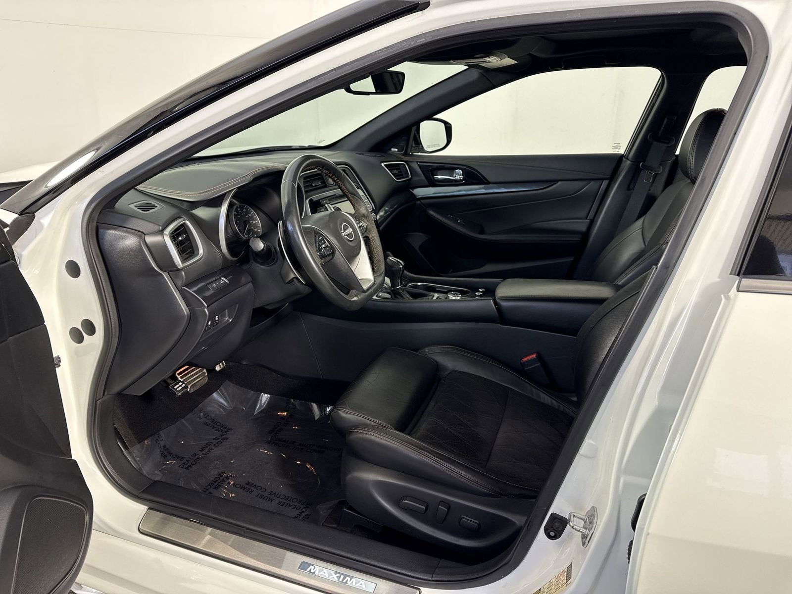 Certified 2023 Nissan Maxima SR w/ Sport Mat Group image 5