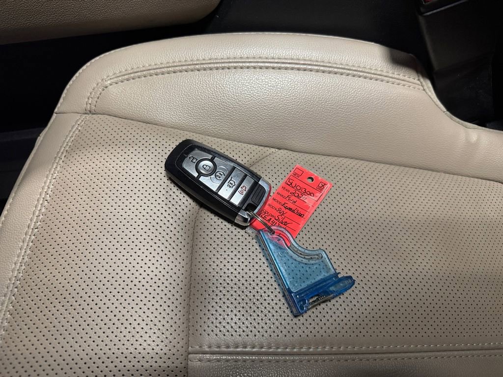 Used 2024 Ford Expedition Max Limited image 32