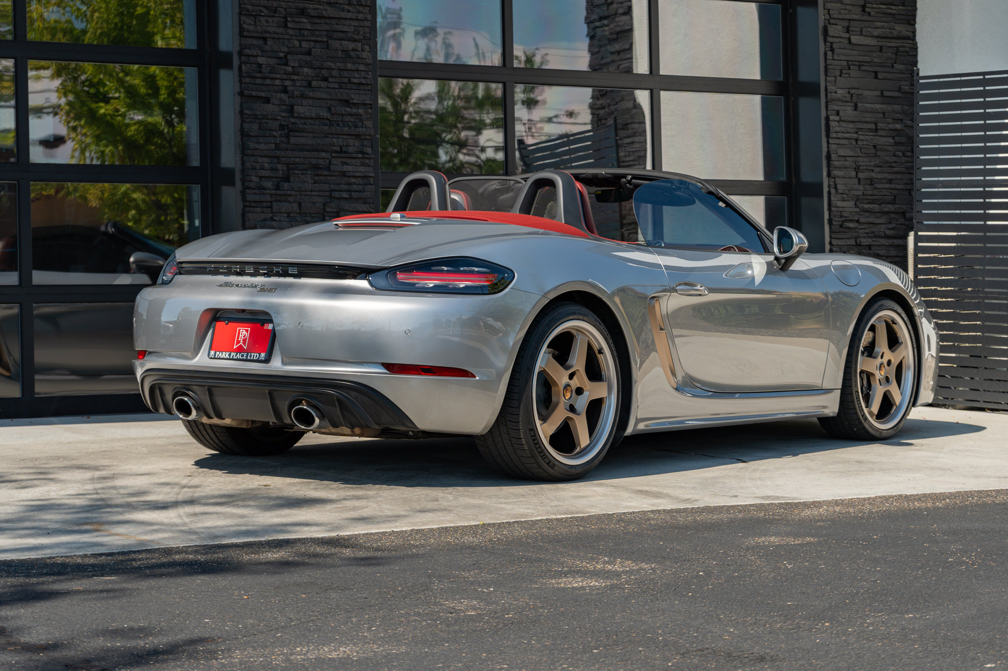 Used 2021 Porsche 718 Boxster RWD image 11
