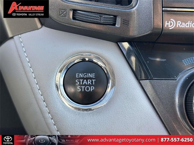 Used 2015 Toyota RAV4 Limited image 31