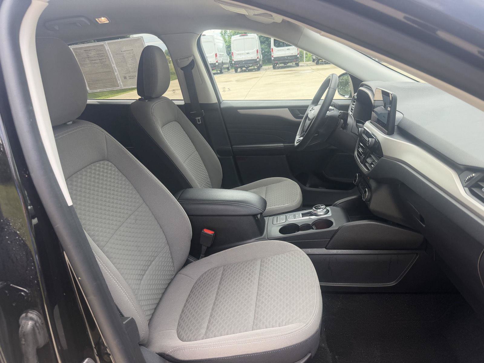 Used 2022 Ford Escape SE w/ Cold Weather Package FWD image 28