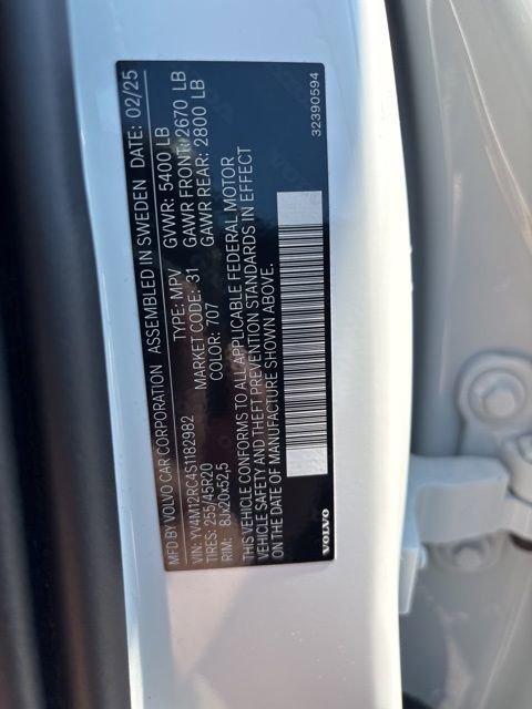 Used 2025 Volvo XC60 B5 Plus image 28