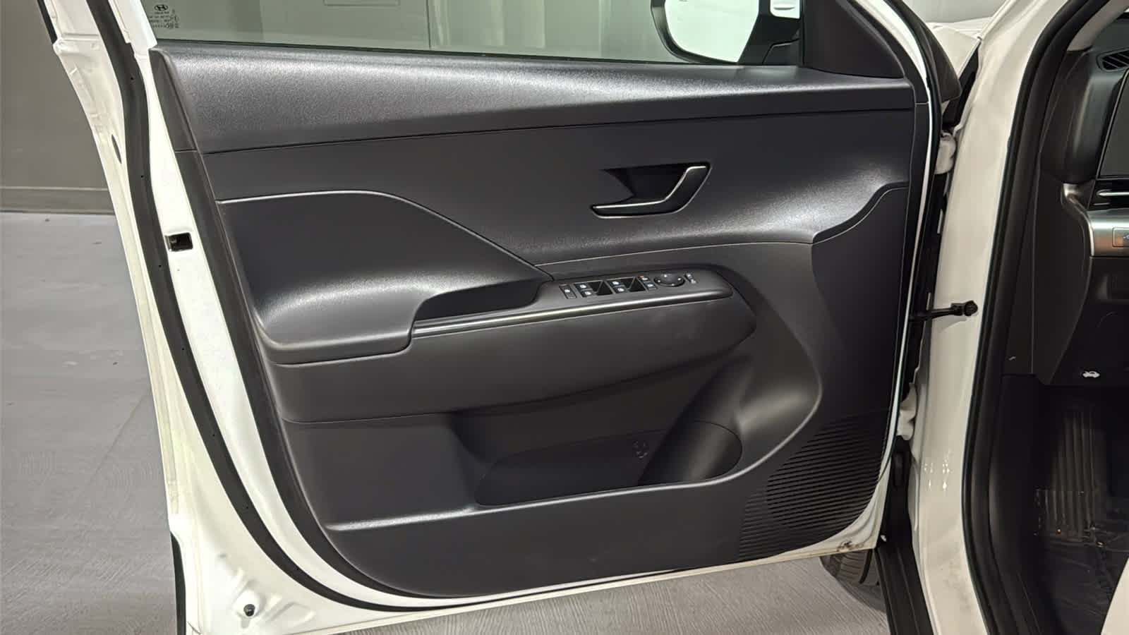 Used 2024 Hyundai Kona SEL AWD/4WD image 9