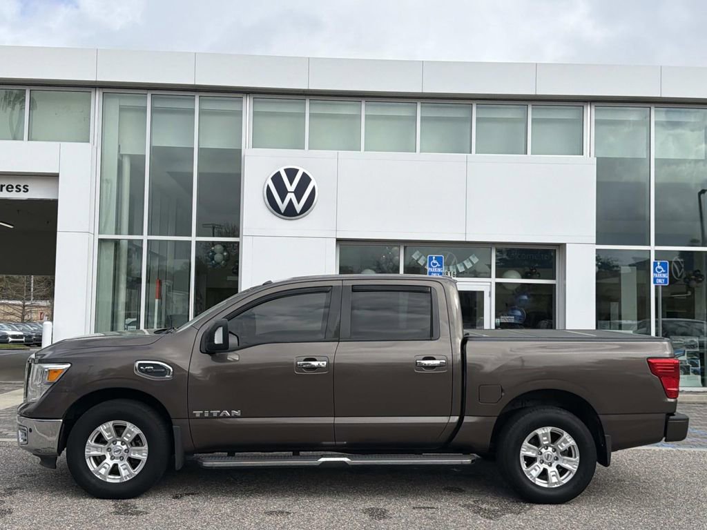 Used 2017 Nissan Titan SV image 7