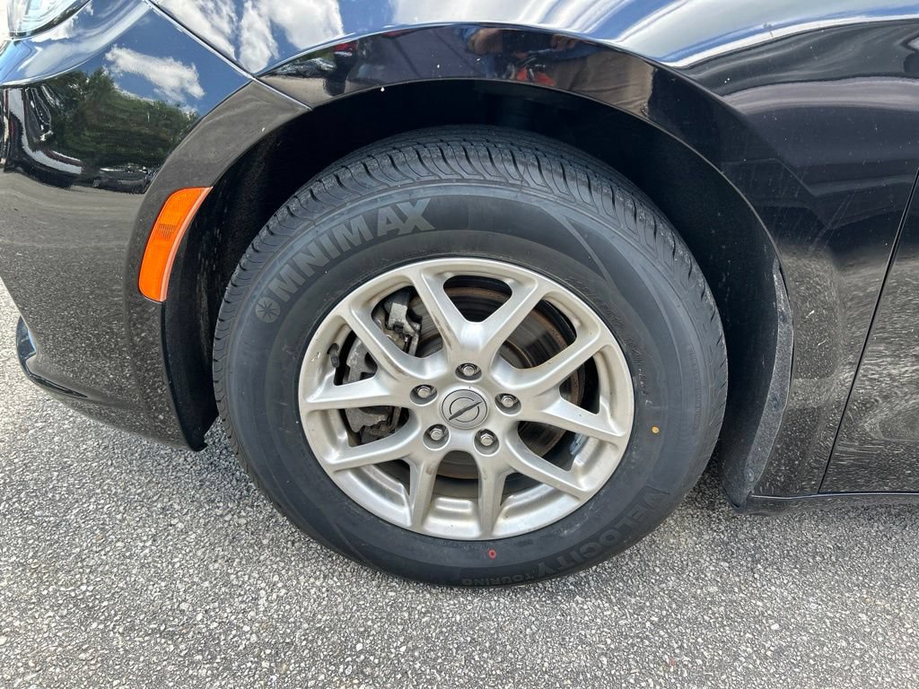 Used 2024 Chrysler Pacifica Touring-L FWD image 47
