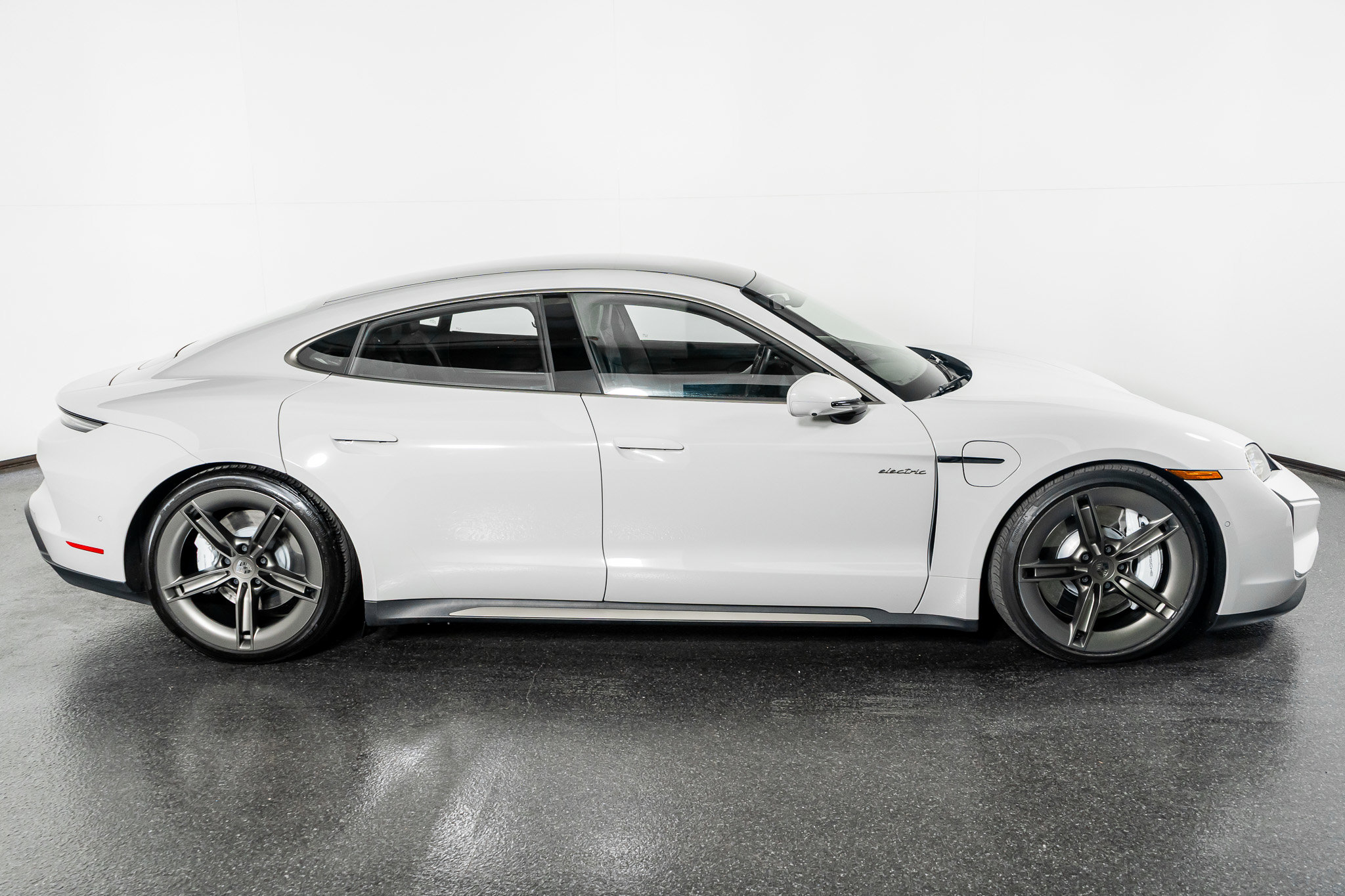 Used 2025 Porsche Taycan Turbo w/ Premium Package image 5