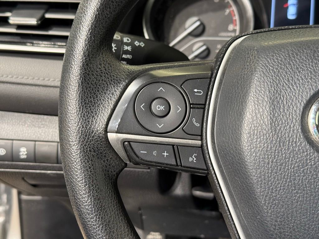 Used 2022 Toyota Camry LE image 21