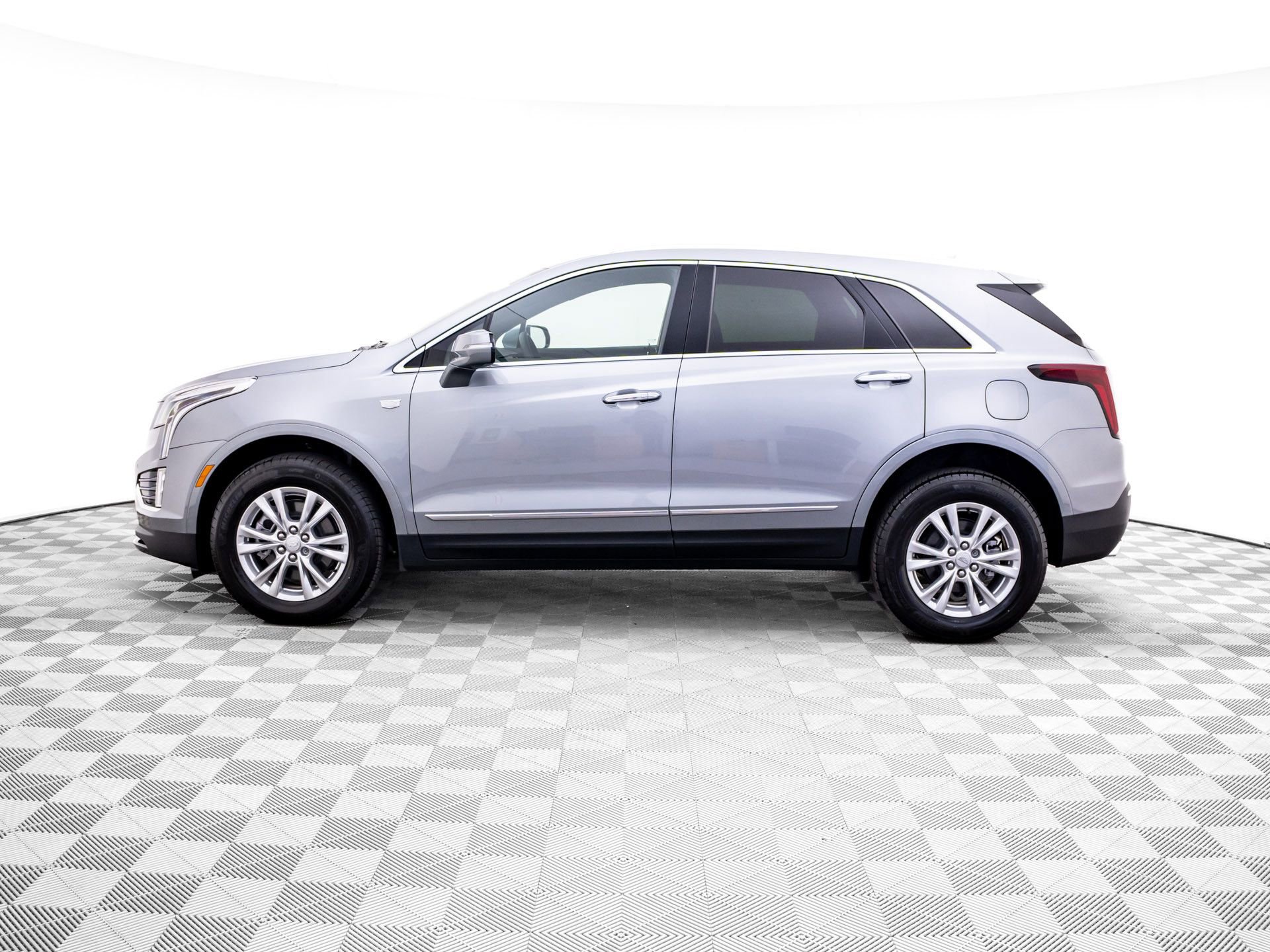 New 2026 Cadillac XT5 Luxury w/ LPO, Floor Liner Package AWD/4WD image 2