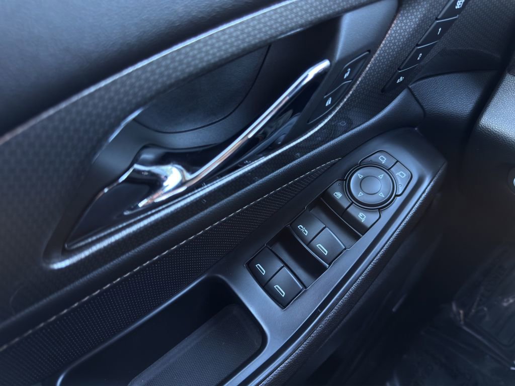 Used 2023 Chevrolet Traverse Premier image 11