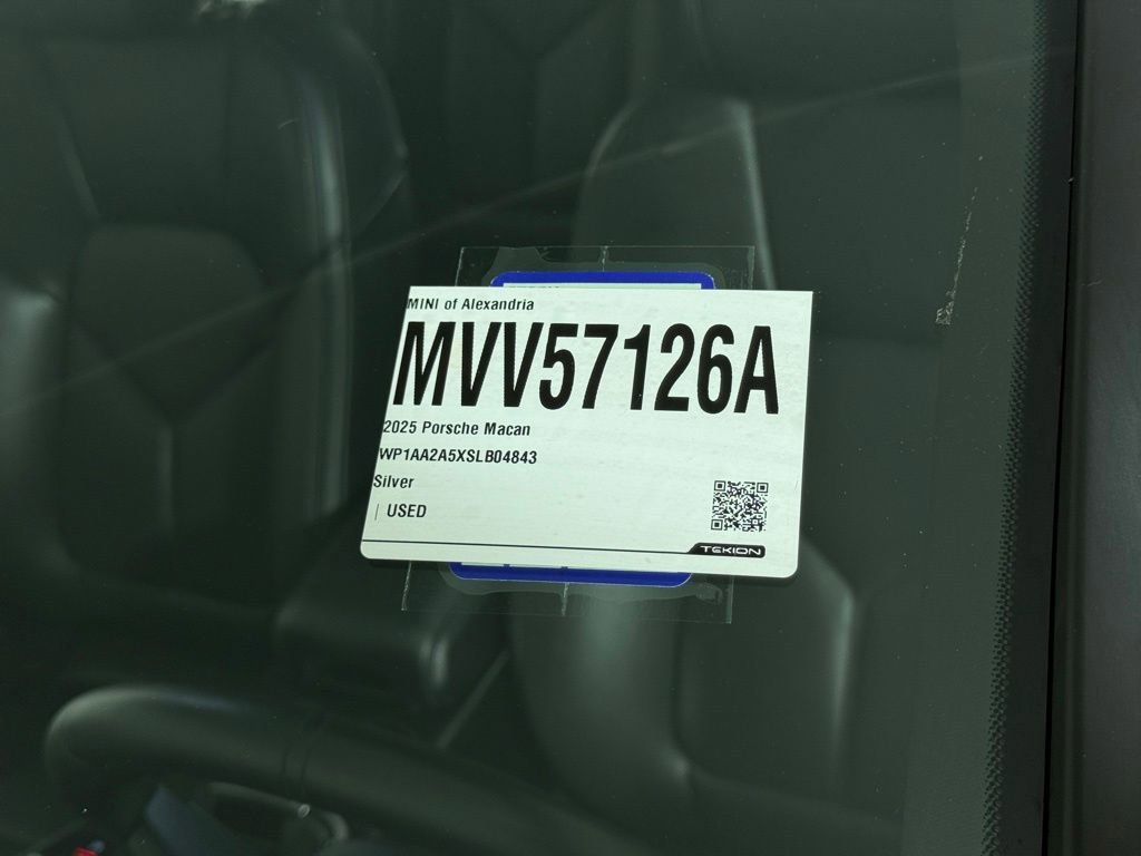 Used 2025 Porsche Macan AWD/4WD image 32