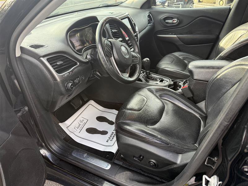 Used 2019 Jeep Cherokee Limited image 13