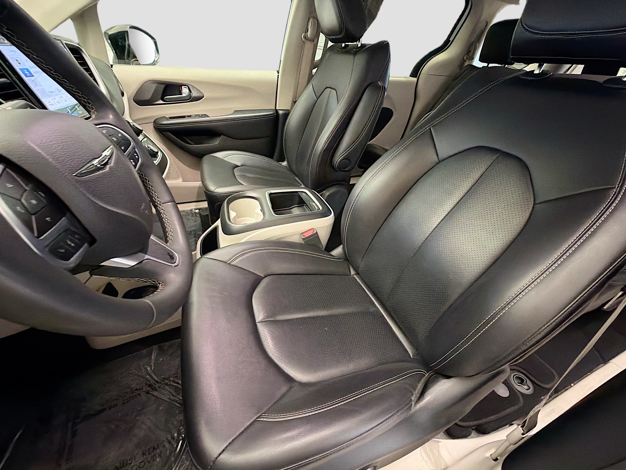 Used 2024 Chrysler Pacifica Touring-L FWD image 11