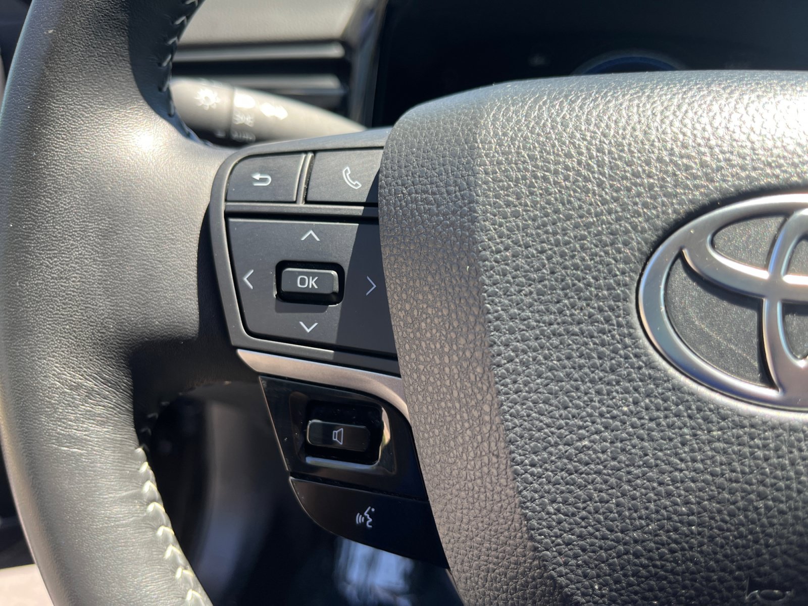 Used 2025 Toyota Camry SE FWD image 14