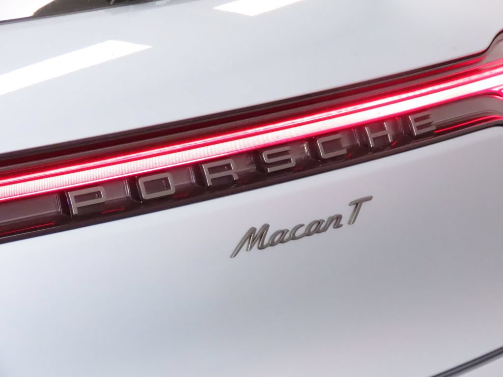 Certified 2024 Porsche Macan Turbo AWD/4WD image 12