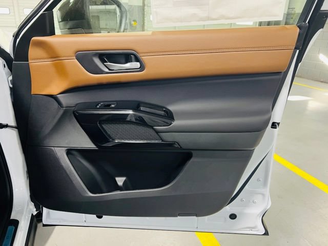 New 2026 Nissan Pathfinder Platinum FWD image 39