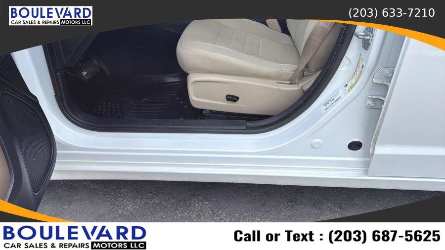 Used 2013 Dodge Charger SE w/ Sport Appearance Group image 24