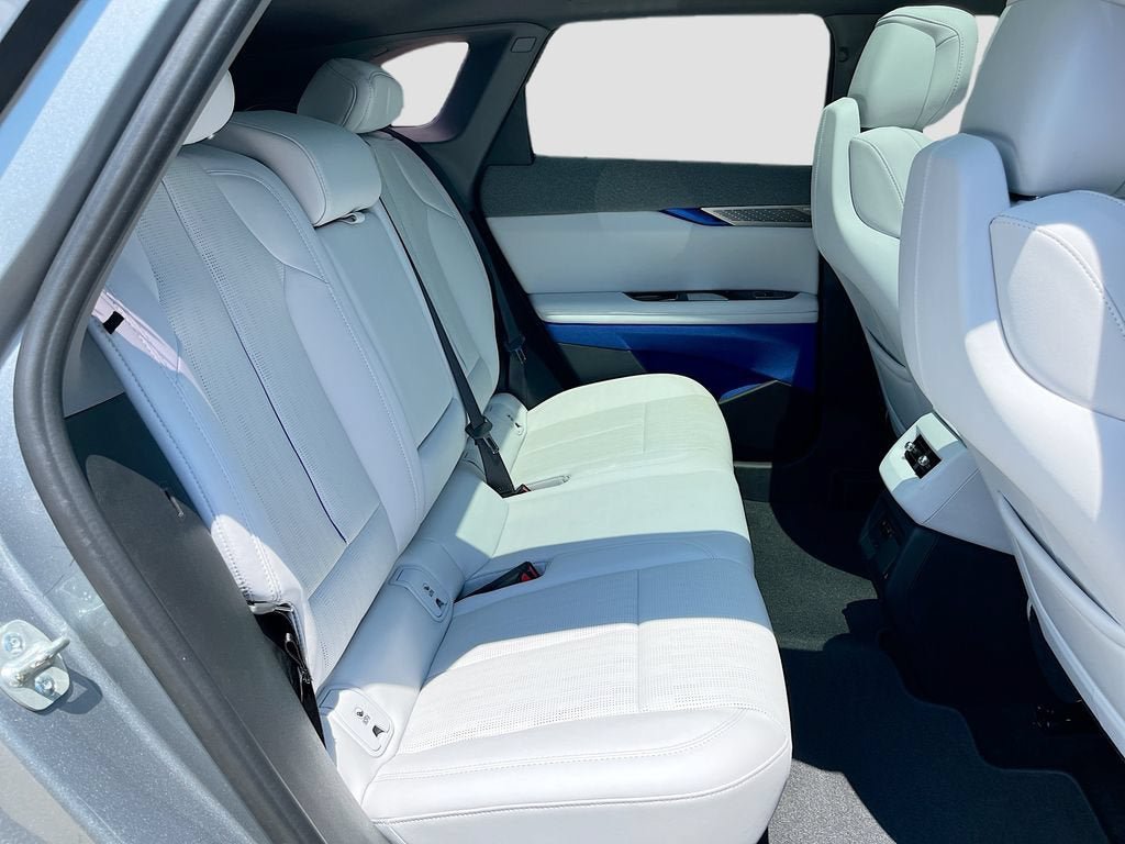 New 2025 Cadillac Optiq Sport 2 w/ LPO, Floor Liner Package AWD/4WD image 32