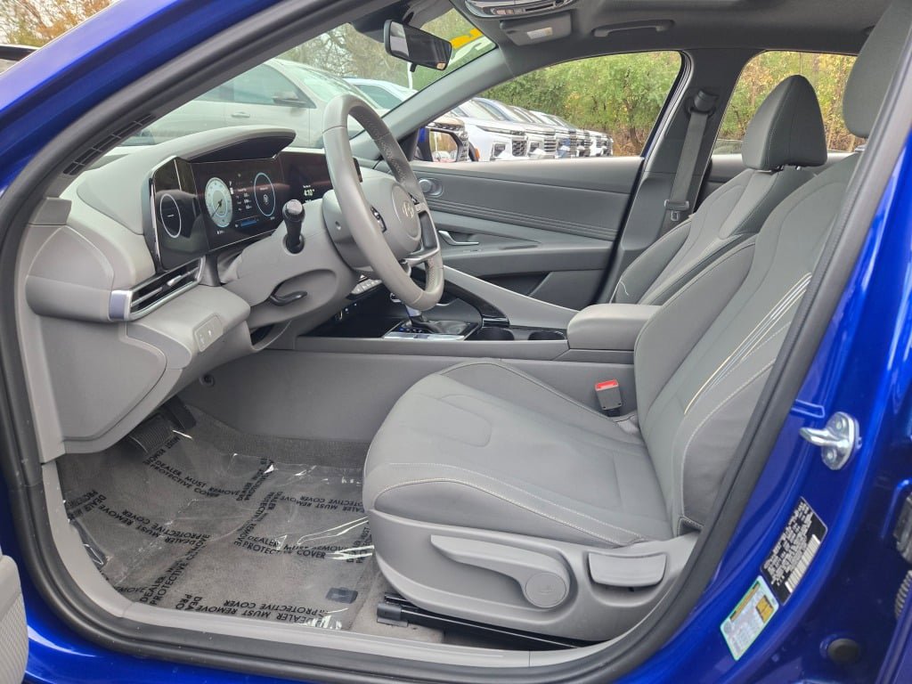 Used 2025 Hyundai Elantra SEL FWD image 19