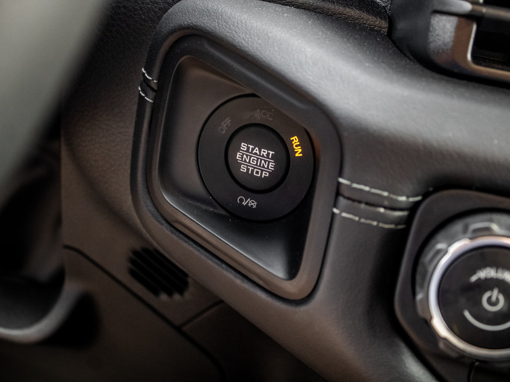 Used 2025 Jeep Wrangler Unlimited Sahara AWD/4WD image 35