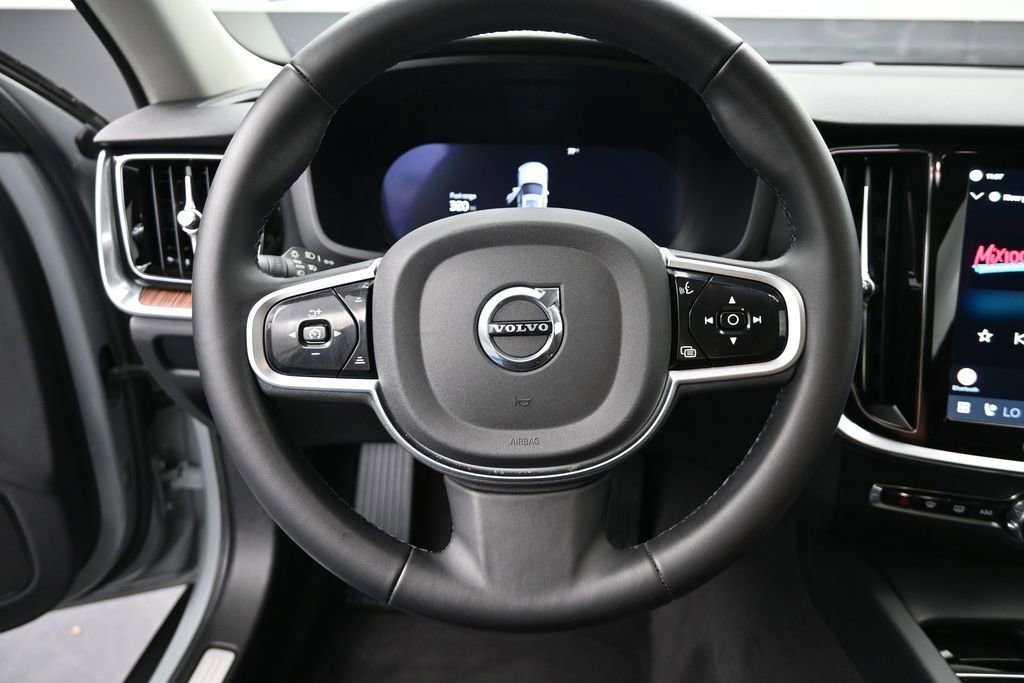 Used 2025 Volvo V60 B5 Cross Country Plus AWD/4WD image 10