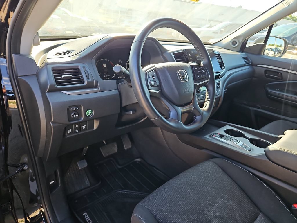 Used 2025 Honda Ridgeline Sport image 18