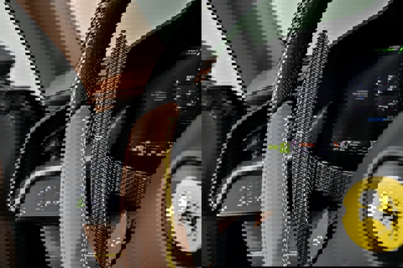 Used 2024 Ferrari SF90 Spider image 38