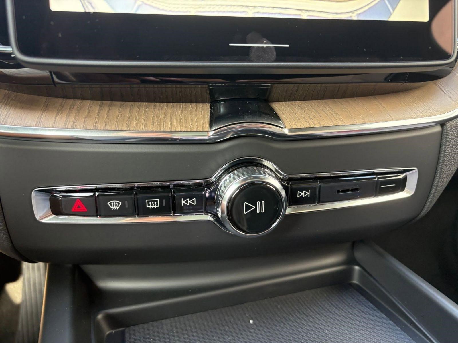 Certified 2026 Volvo XC60 B5 Plus w/ Protection Package Premier image 17