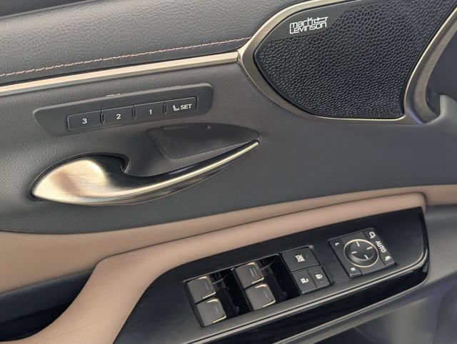 Used 2022 Lexus ES 300h Ultra Luxury w/ Protection Package (P3) FWD image 11