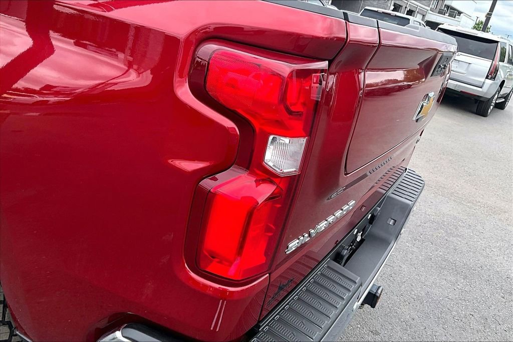 Used 2022 Chevrolet Silverado 1500 LTZ w/ LTZ Premium Package AWD/4WD image 26