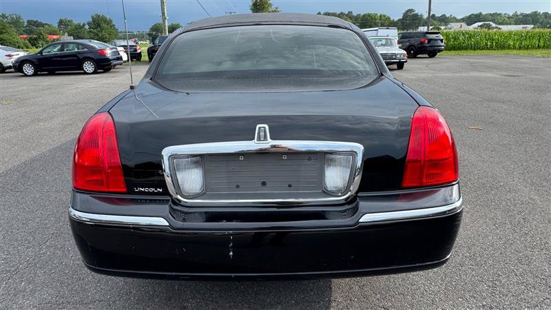 Used 2008 Lincoln Town Car Executive RWD image 22
