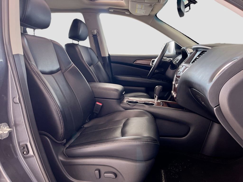 Used 2019 Nissan Pathfinder Platinum w/ Cargo Package image 31