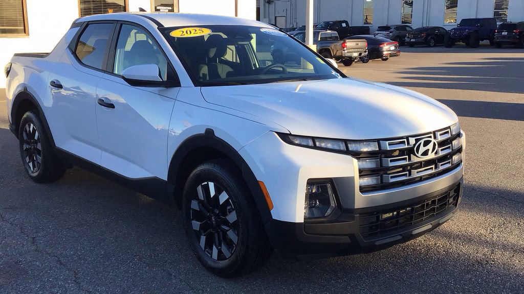 Used 2025 Hyundai Santa Cruz SE image 3