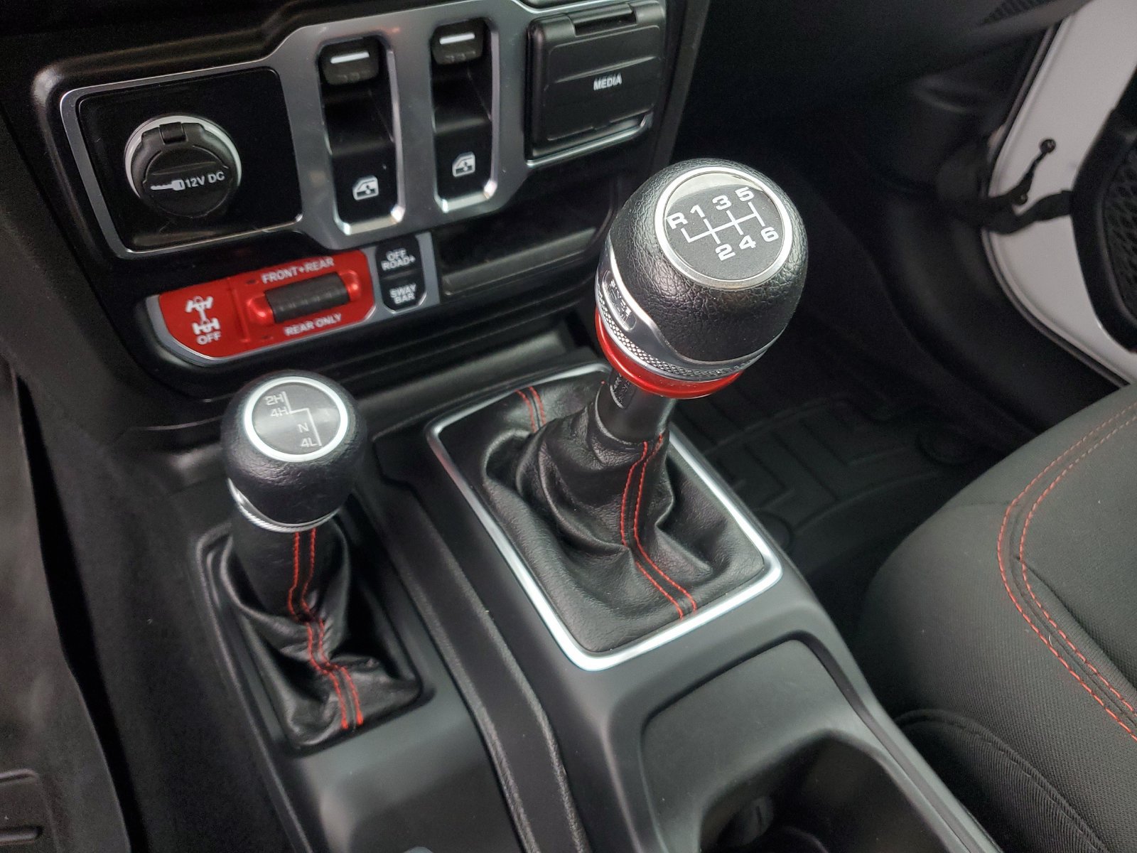 Used 2021 Jeep Wrangler Rubicon AWD/4WD image 24