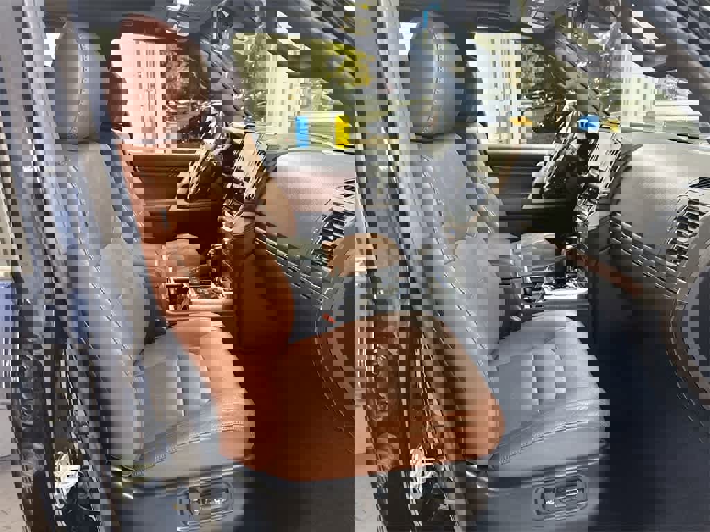 Used 2016 Toyota Land Cruiser image 24