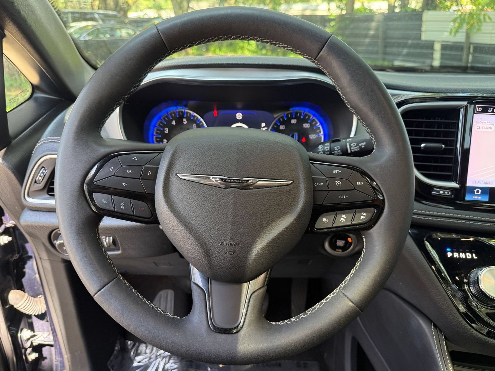 Used 2025 Chrysler Pacifica Limited FWD image 27