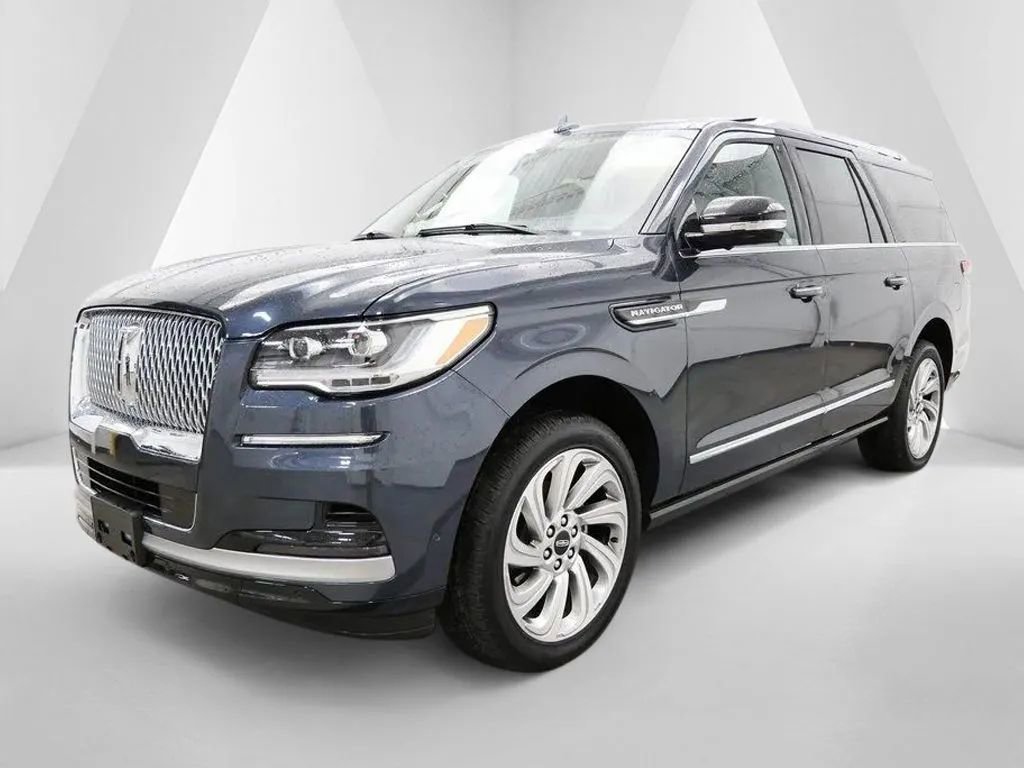Used 2024 Lincoln Navigator L Reserve w/ Equipment Group 201A AWD/4WD image 3