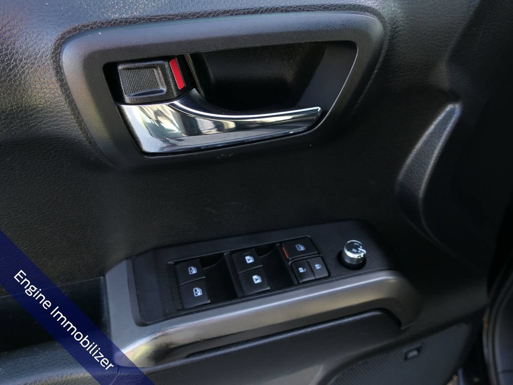 Used 2017 Toyota Tacoma TRD Off-Road AWD/4WD image 15