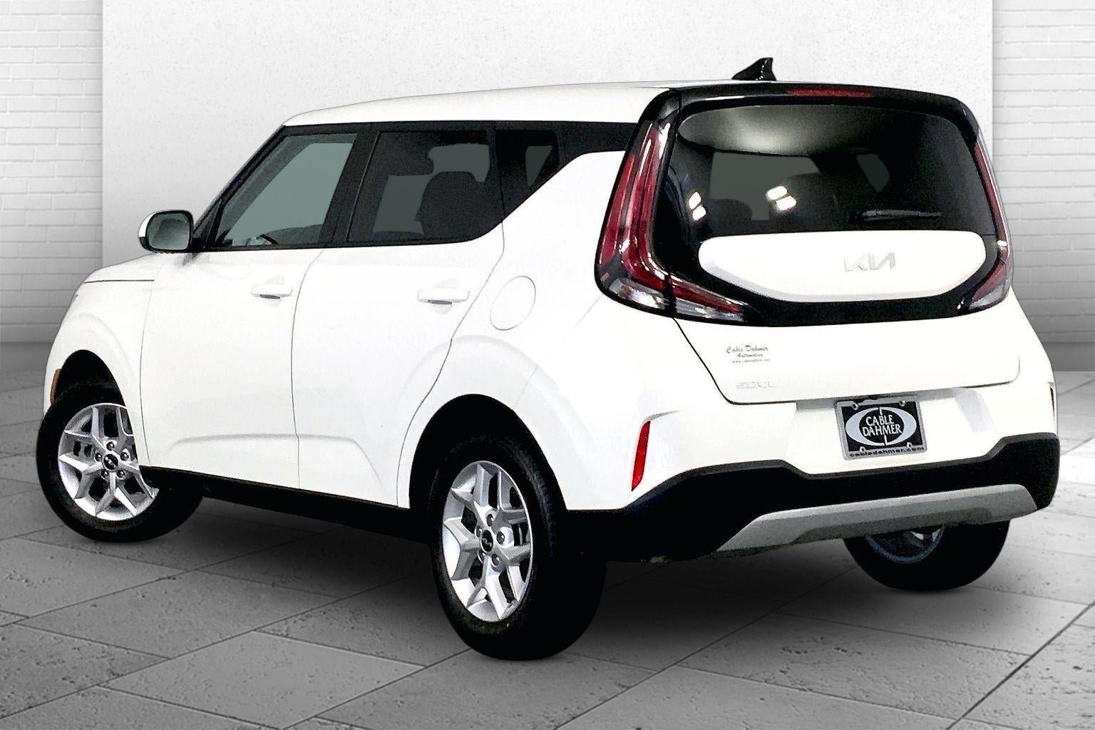 Certified 2025 Kia Soul LX FWD image 11