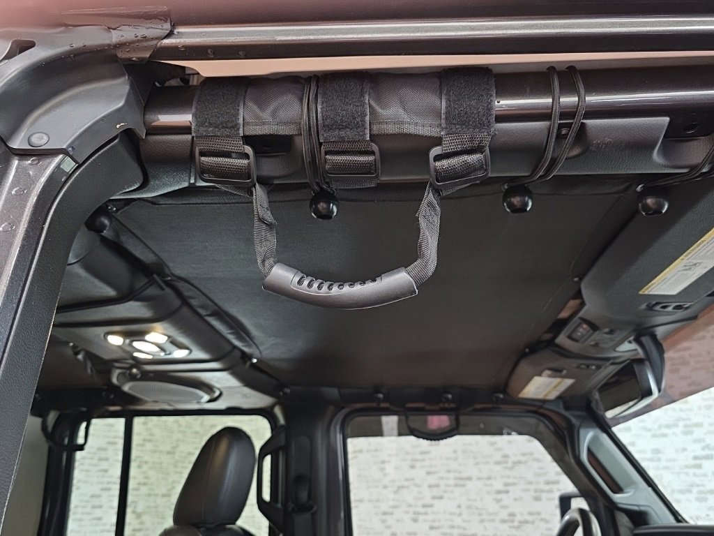 Used 2022 Jeep Wrangler Unlimited Sahara w/ Cold Weather Group image 16