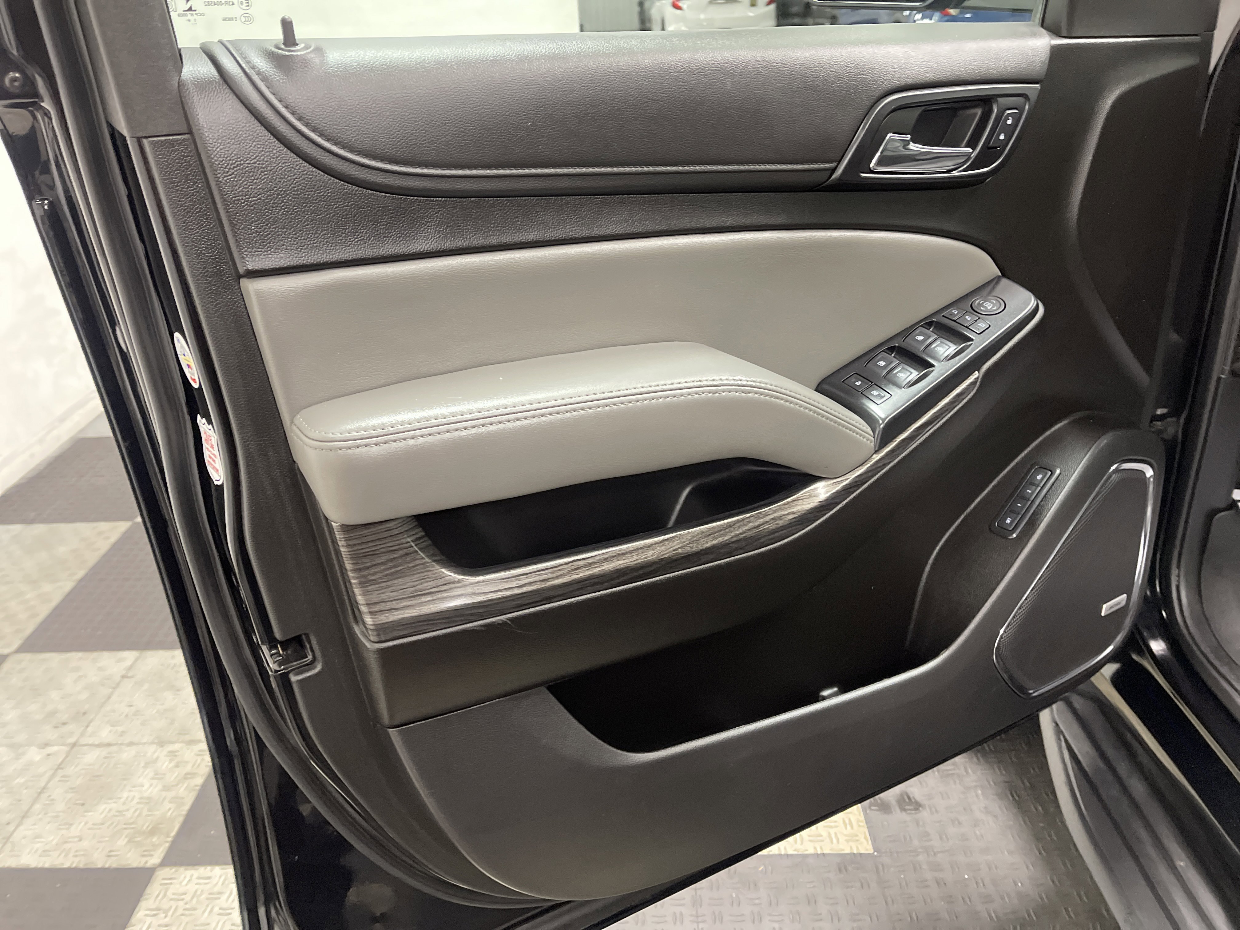 Used 2020 Chevrolet Suburban LT AWD/4WD image 10