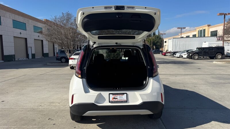 Used 2025 Kia Soul LX w/ LX Technology Package image 11