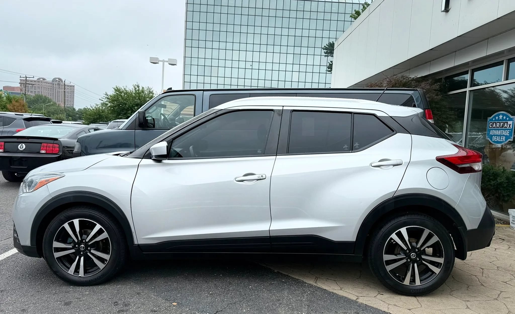 Used 2020 Nissan Kicks SV FWD image 4